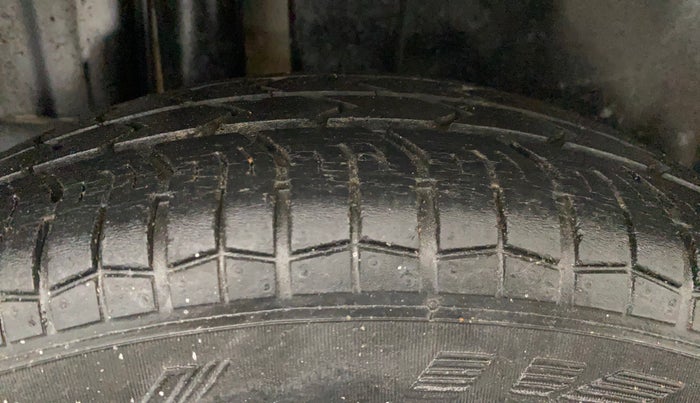 2016 Maruti Swift VXI, Petrol, Manual, 46,012 km, Right Rear Tyre Tread