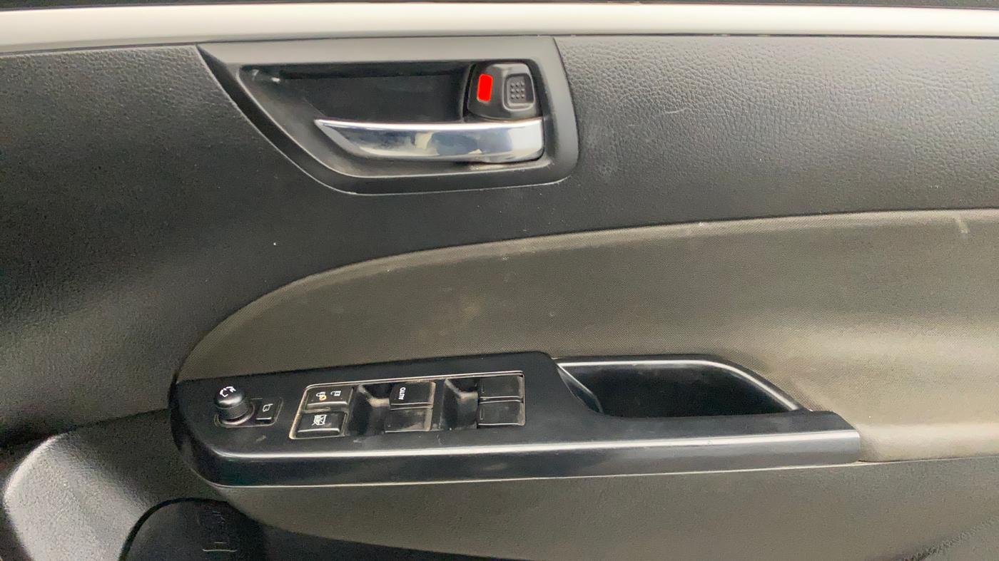 2016 Maruti Swift VXI, Petrol, Manual, 46,012 km, Driver Side Door Panels Control