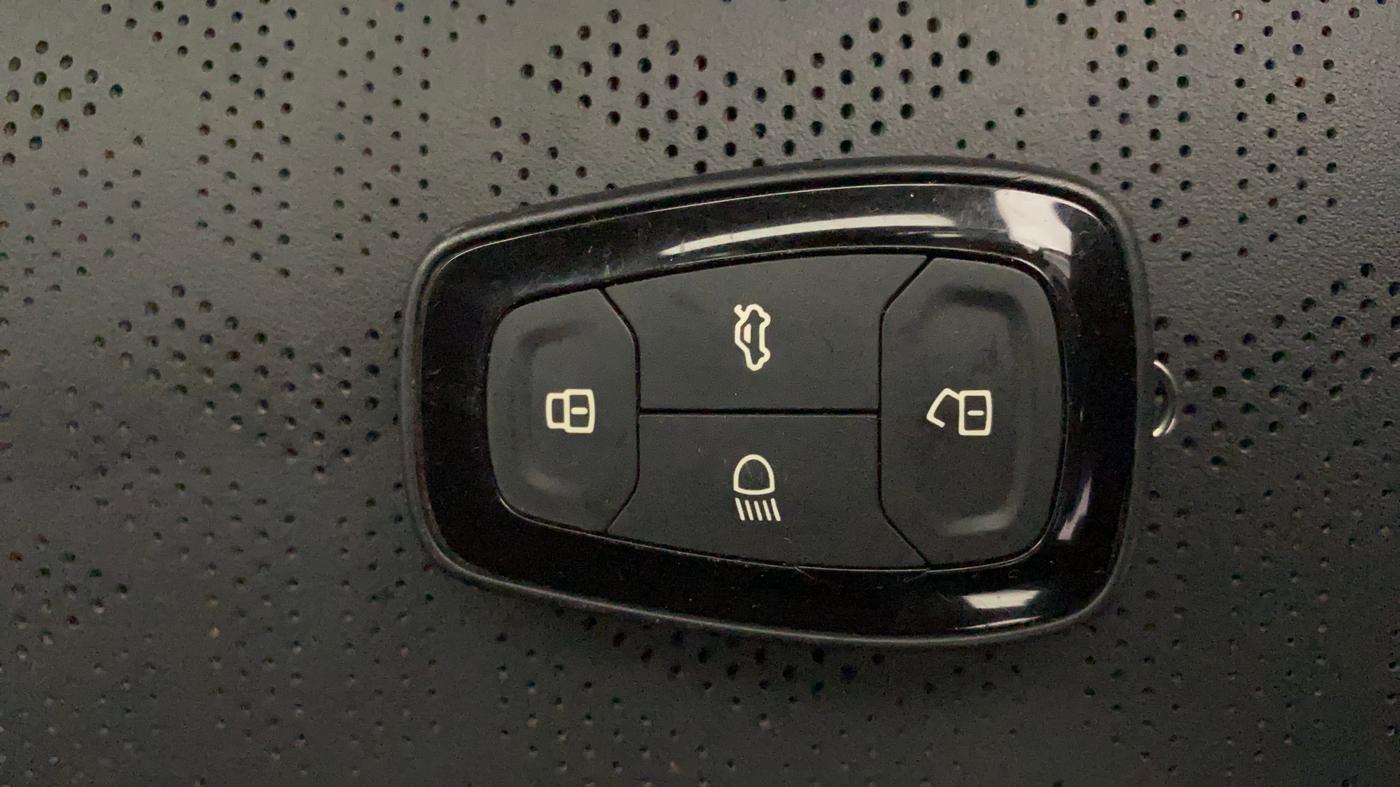 2022 Tata ALTROZ XZA, Petrol, Automatic, 10,001 km, Key Close Up