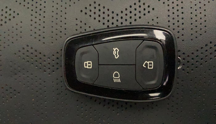 2022 Tata ALTROZ XZA, Petrol, Automatic, 10,001 km, Key Close Up