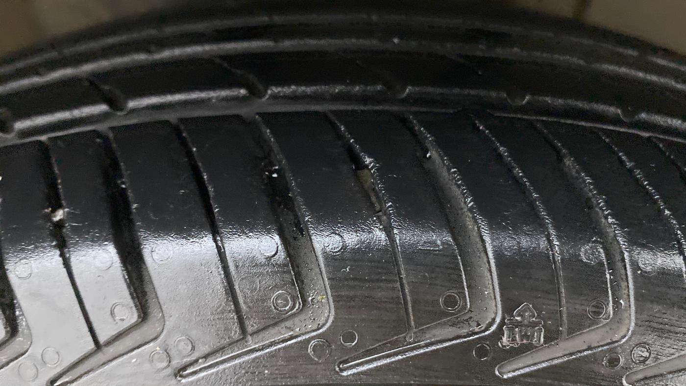 2016 Renault Kwid RXT, Petrol, Manual, 40,346 km, Right Front Tyre Tread