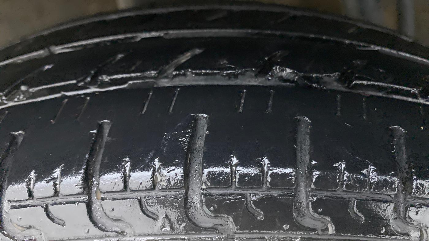 2016 Renault Kwid RXT, Petrol, Manual, 40,346 km, Right Rear Tyre Tread