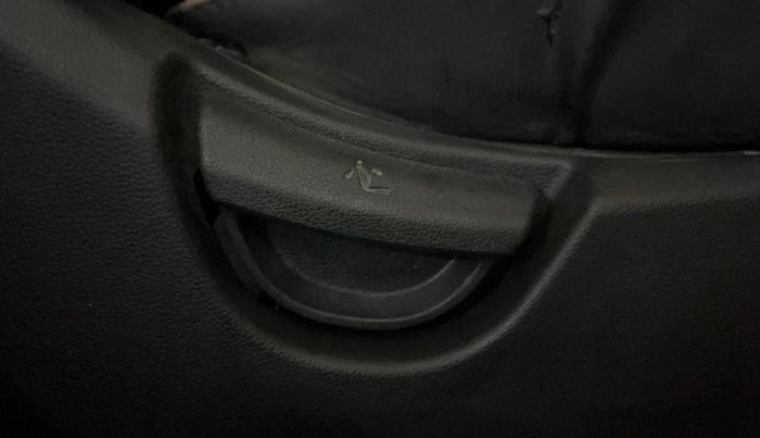 2019 Hyundai Grand i10 MAGNA 1.2 KAPPA VTVT, Petrol, Manual, 66,311 km, Driver Side Adjustment Panel