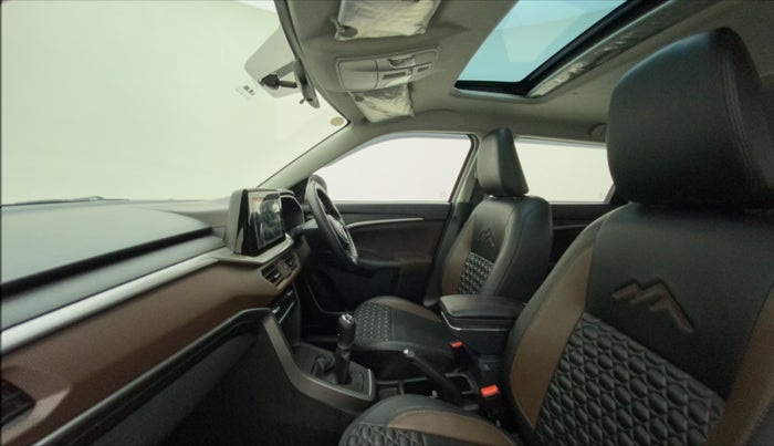 2023 Maruti BREZZA ZXI SMART HYBRID , Petrol, Manual, 12,148 km, Right Side Front Door Cabin