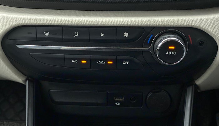 2021 Tata ALTROZ XT PETROL, Petrol, Manual, 10,173 km, Automatic Climate Control
