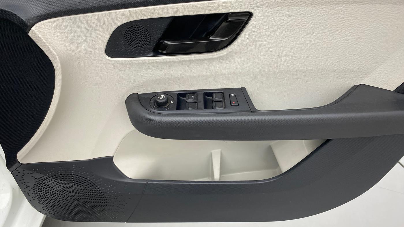 2021 Tata ALTROZ XT PETROL, Petrol, Manual, 10,173 km, Driver Side Door Panels Control