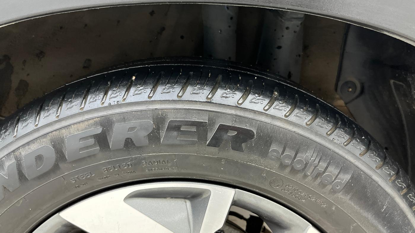2022 KIA SONET HTX 1.5, Diesel, Manual, 1,45,603 km, Left Rear Tyre Tread