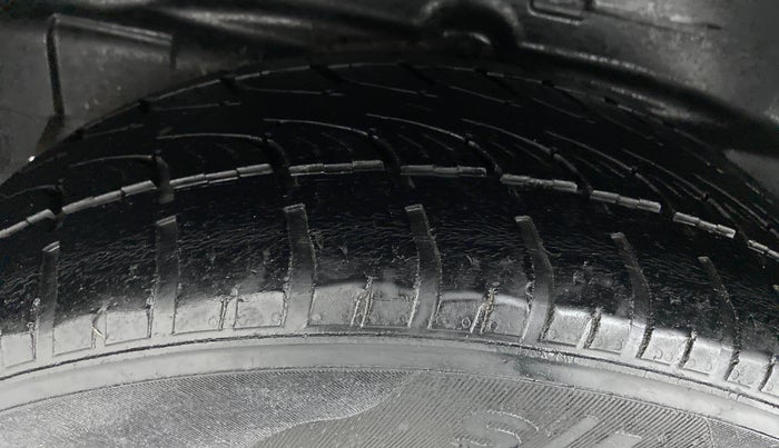 2017 Tata Hexa Varicor 400 XT, Diesel, Manual, 84,988 km, Right Rear Tyre Tread