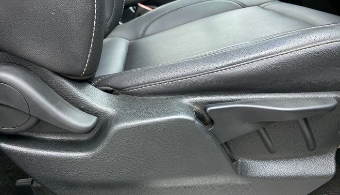 2017 Tata Hexa Varicor 400 XT, Diesel, Manual, 84,988 km, Driver Side Adjustment Panel