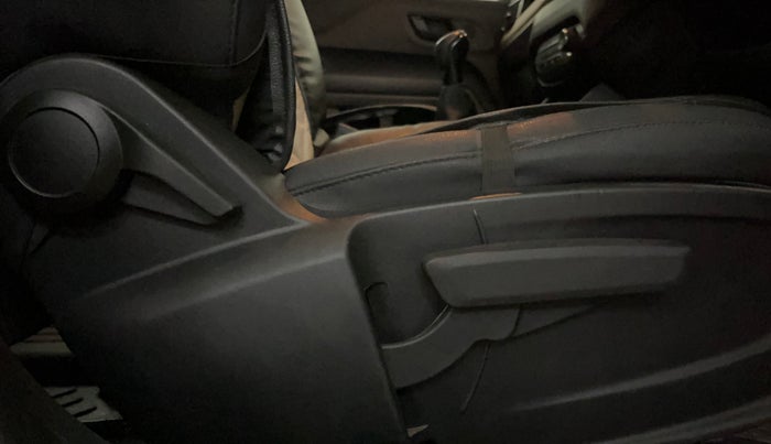 2022 Tata PUNCH CREATIVE 1.2 MT KAZIRANGA EDITION , Petrol, Manual, 34,176 km, Driver Side Adjustment Panel