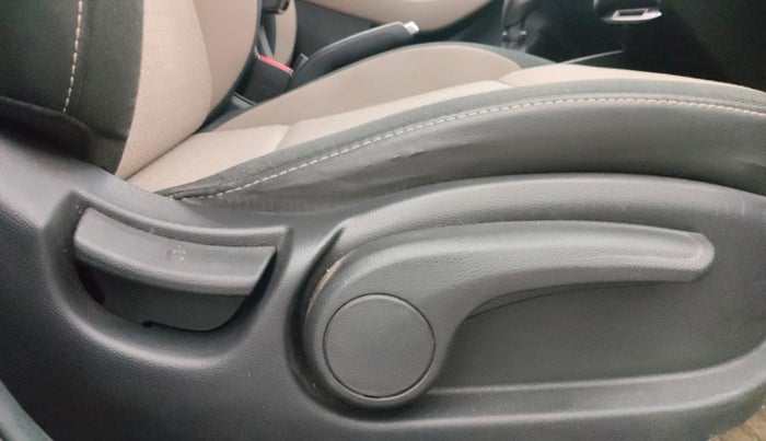 2016 Hyundai Elite i20 SPORTZ 1.2, Petrol, Manual, 29,742 km, Driver Side Adjustment Panel