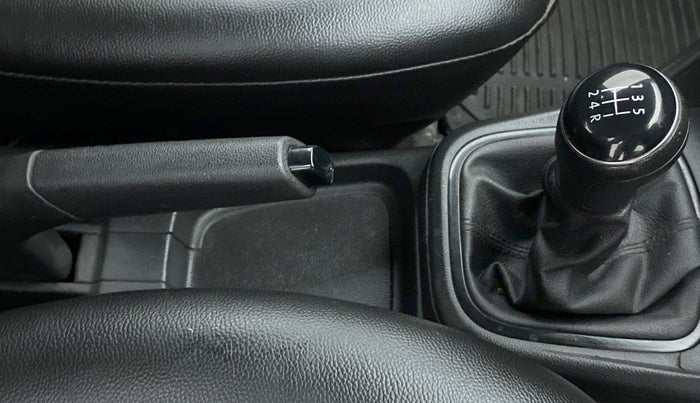 2019 Volkswagen Polo TRENDLINE 1.0L, Petrol, Manual, 32,052 km, Gear Lever