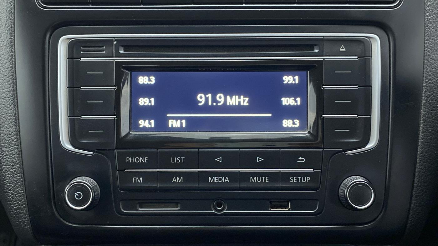 2019 Volkswagen Polo TRENDLINE 1.0L, Petrol, Manual, 32,052 km, Infotainment System