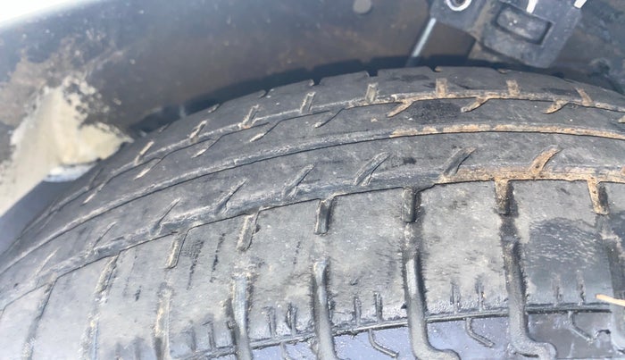 2015 Maruti Swift VDI ABS, Diesel, Manual, 87,316 km, Right Front Tyre Tread