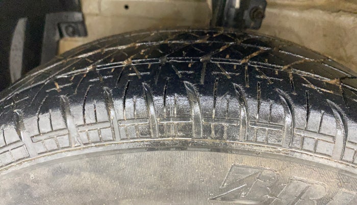 2013 Maruti Swift VXI, Petrol, Manual, 1,30,490 km, Left Front Tyre Tread