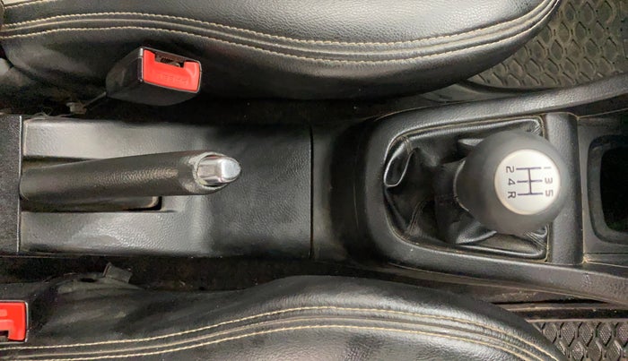 2013 Maruti Swift VXI, Petrol, Manual, 1,30,490 km, Gear Lever