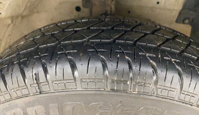 2013 Maruti Swift VXI, Petrol, Manual, 1,30,490 km, Right Front Tyre Tread