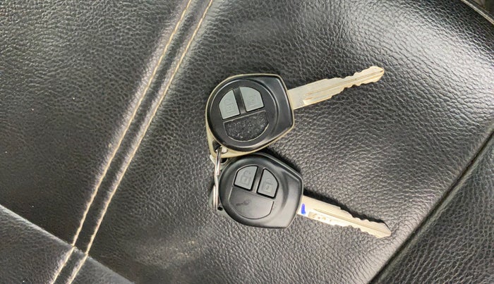 2013 Maruti Swift VXI, Petrol, Manual, 1,30,490 km, Key Close Up