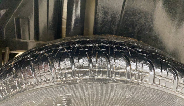 2013 Maruti Swift VXI, Petrol, Manual, 1,30,490 km, Right Rear Tyre Tread