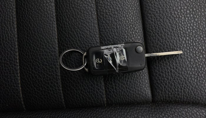 2017 Volkswagen Ameo HIGHLINE PLUS 1.5L AT 16 ALLOY, Diesel, Automatic, 1,45,469 km, Key Close Up