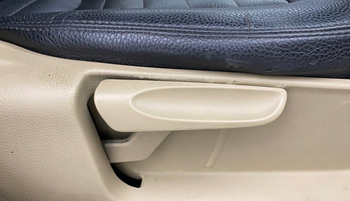 2017 Volkswagen Ameo HIGHLINE PLUS 1.5L AT 16 ALLOY, Diesel, Automatic, 1,45,469 km, Driver Side Adjustment Panel