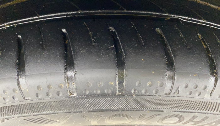 2017 Volkswagen Ameo HIGHLINE PLUS 1.5L AT 16 ALLOY, Diesel, Automatic, 1,45,469 km, Left Front Tyre Tread