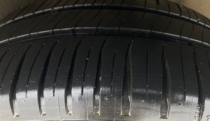 2014 Volkswagen Polo HIGHLINE1.2L, Petrol, Manual, 49,935 km, Left Rear Tyre Tread