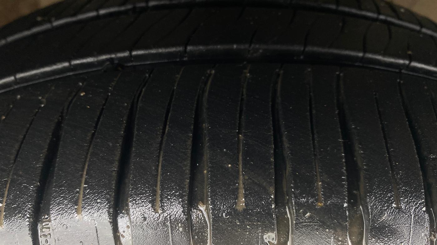 2014 Volkswagen Polo HIGHLINE1.2L, Petrol, Manual, 49,935 km, Left Front Tyre Tread