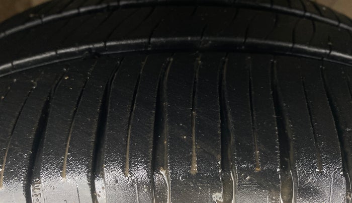 2014 Volkswagen Polo HIGHLINE1.2L, Petrol, Manual, 49,935 km, Left Front Tyre Tread