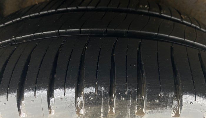 2014 Volkswagen Polo HIGHLINE1.2L, Petrol, Manual, 49,935 km, Right Rear Tyre Tread