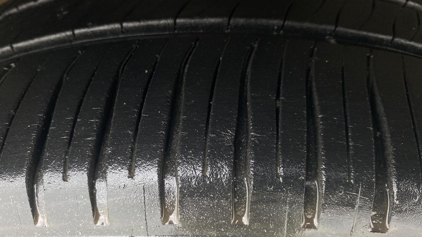 2014 Volkswagen Polo HIGHLINE1.2L, Petrol, Manual, 49,935 km, Right Front Tyre Tread