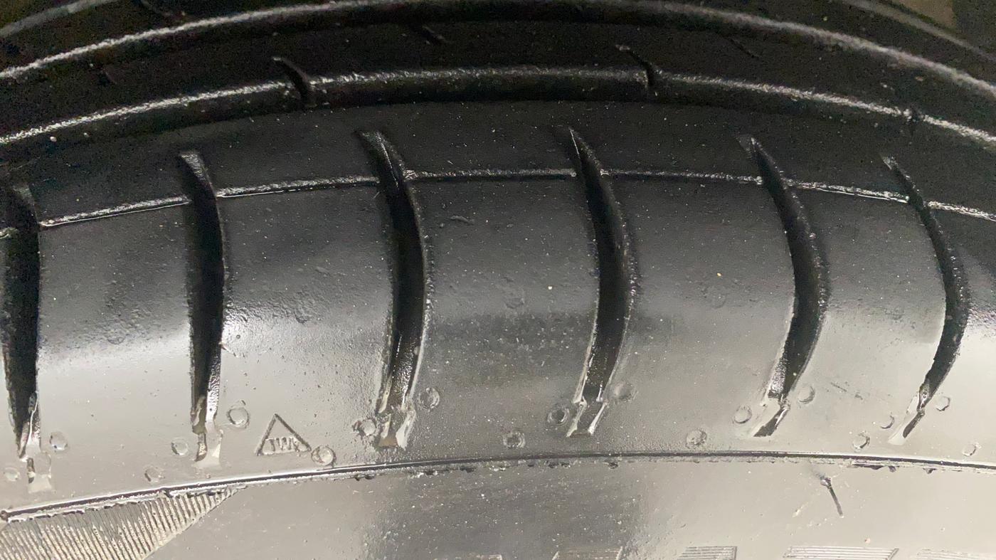 2018 Maruti Dzire VXI AMT, Petrol, Automatic, 59,100 km, Right Front Tyre Tread