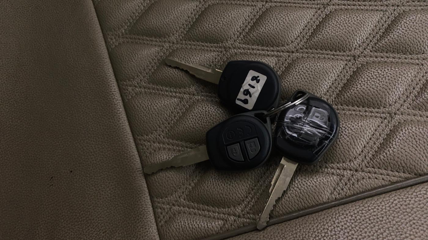2018 Maruti Dzire VXI AMT, Petrol, Automatic, 59,100 km, Key Close Up