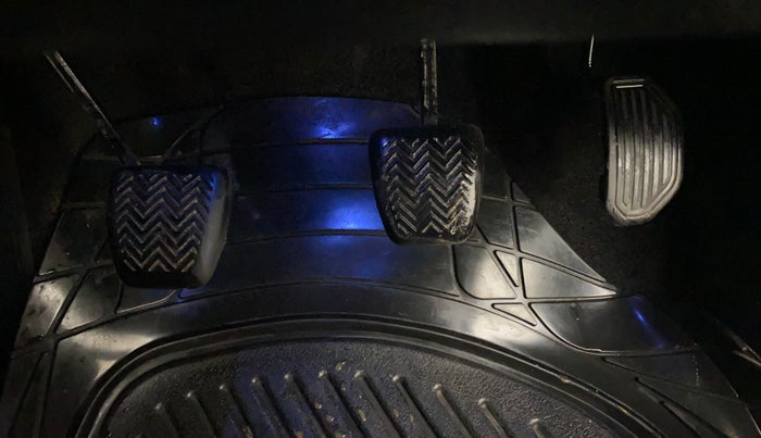 2014 Toyota Corolla Altis GL PETROL, Petrol, Manual, 1,32,247 km, Pedals