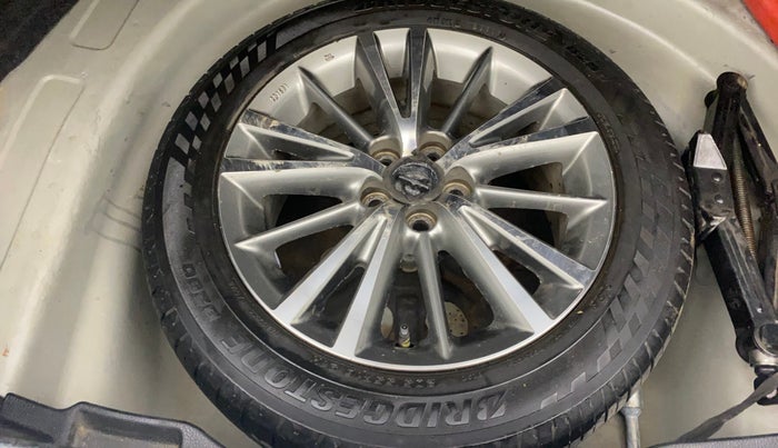 2014 Toyota Corolla Altis GL PETROL, Petrol, Manual, 1,32,247 km, Spare Tyre