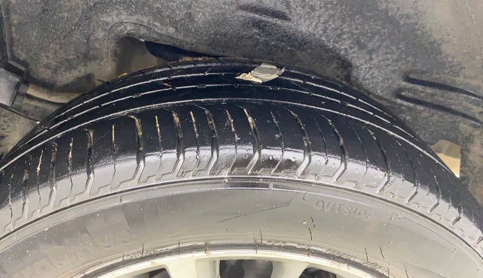 2014 Toyota Corolla Altis GL PETROL, Petrol, Manual, 1,32,247 km, Left Rear Tyre Tread