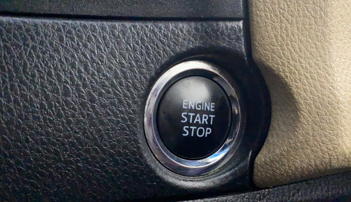 2014 Toyota Corolla Altis GL PETROL, Petrol, Manual, 1,32,247 km, Keyless Start/ Stop Button