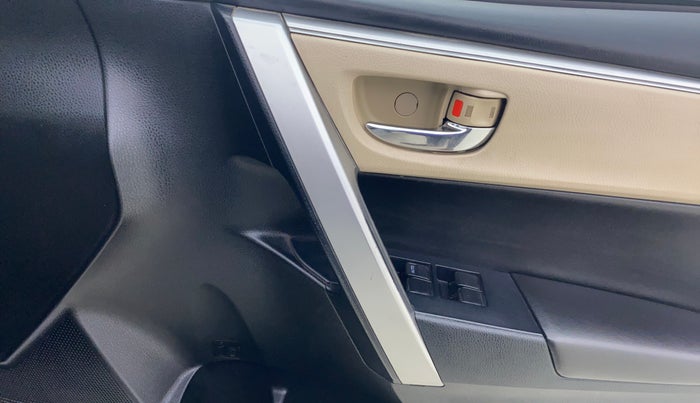 2014 Toyota Corolla Altis GL PETROL, Petrol, Manual, 1,32,247 km, Driver Side Door Panels Control