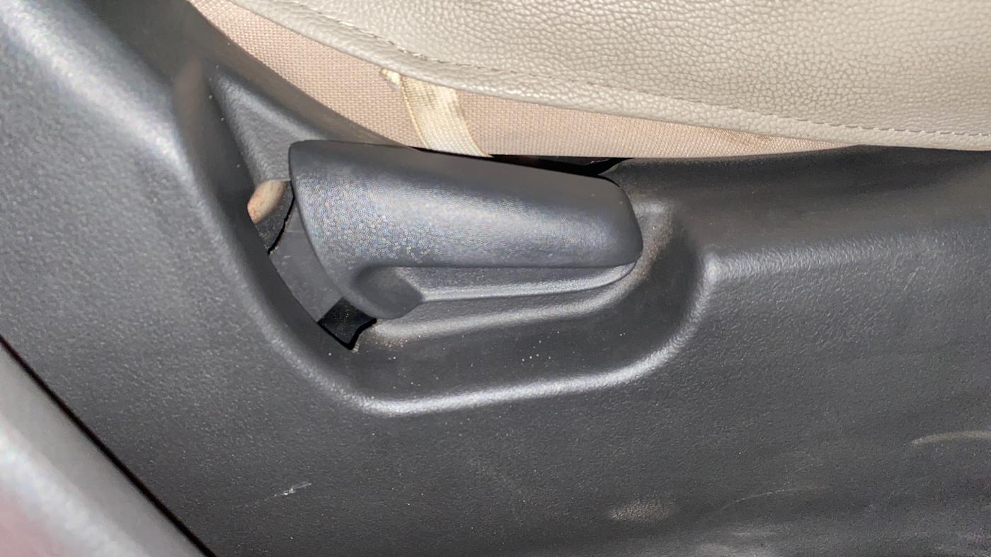 2018 Maruti Wagon R 1.0 VXI, Petrol, Manual, 31,059 km, Driver Side Adjustment Panel