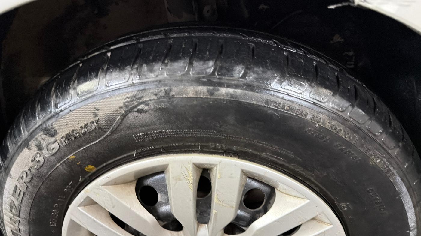 2018 Maruti Dzire VXI, Petrol, Manual, 73,918 km, Right Front Tyre Tread