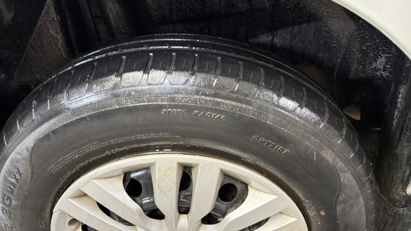 2018 Maruti Dzire VXI, Petrol, Manual, 73,918 km, Right Rear Tyre Tread
