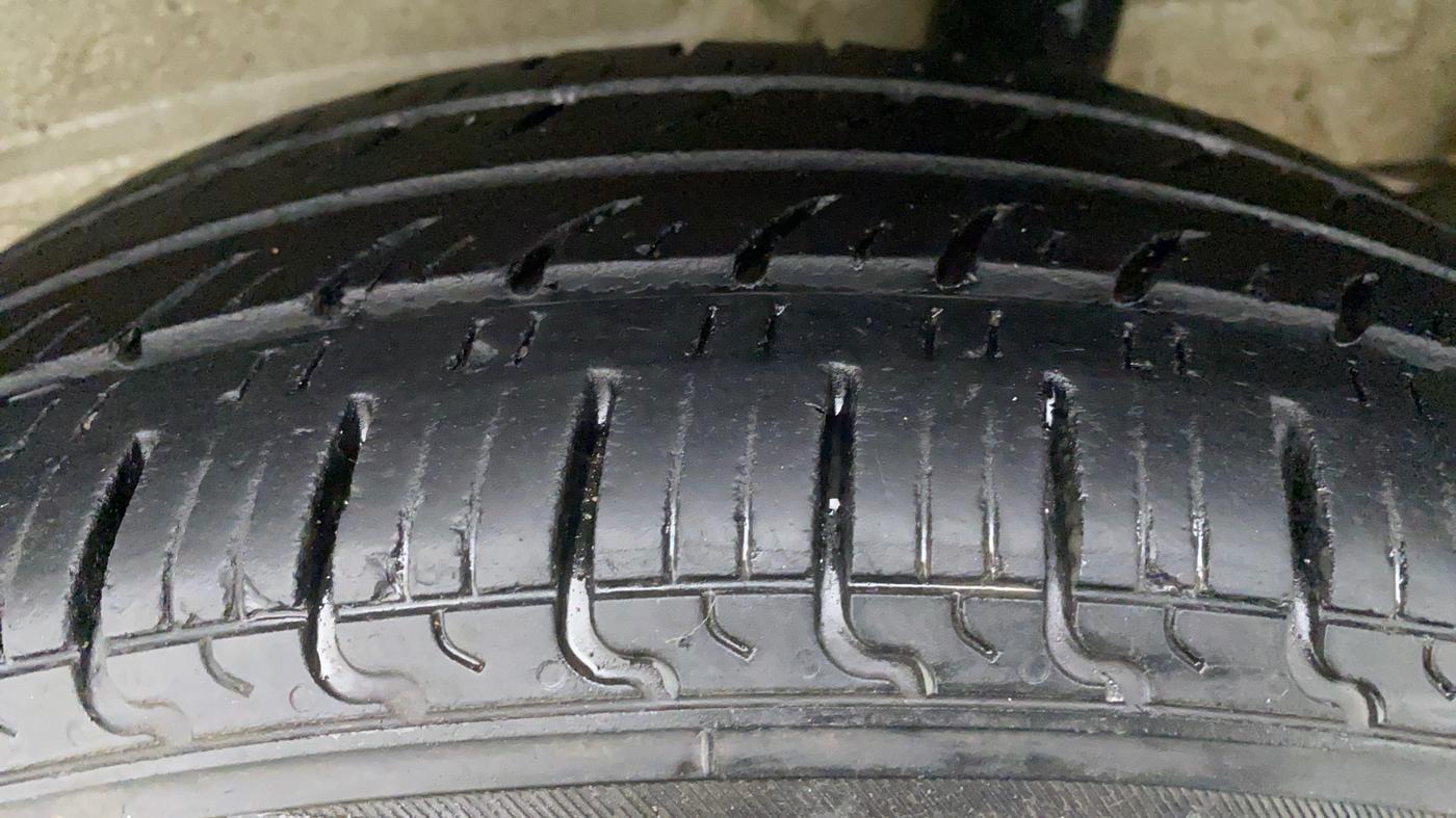2021 Maruti New Wagon-R 1.0 Lxi (o) cng, CNG, Manual, 46,079 km, Left Front Tyre Tread