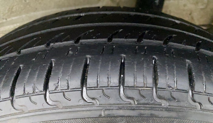 2021 Maruti New Wagon-R 1.0 Lxi (o) cng, CNG, Manual, 46,079 km, Left Front Tyre Tread