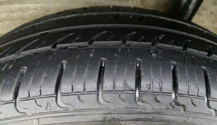 2021 Maruti New Wagon-R 1.0 Lxi (o) cng, CNG, Manual, 46,079 km, Right Front Tyre Tread