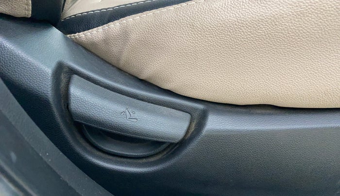 2017 Hyundai Grand i10 MAGNA 1.2 KAPPA VTVT, Petrol, Manual, 47,355 km, Driver Side Adjustment Panel