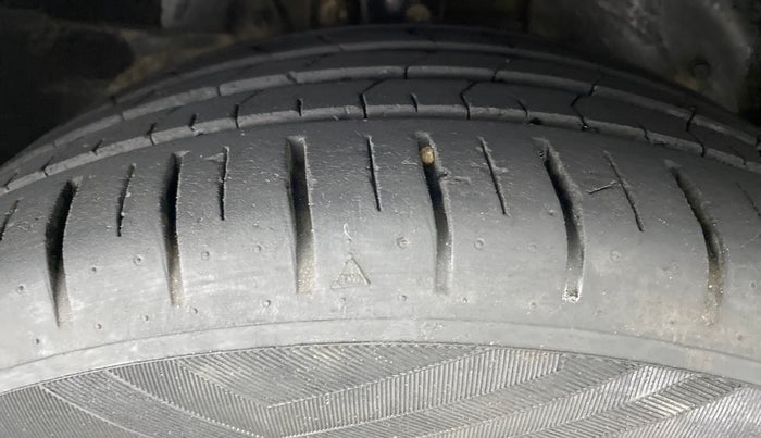 2019 Ford Figo Aspire 1.2 TITANIUM PETROL, Petrol, Manual, 23,407 km, Right Front Tyre Tread