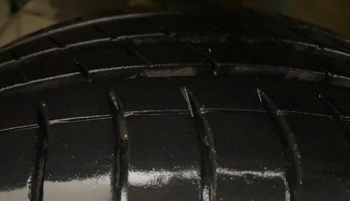 2014 Hyundai Grand i10 ASTA 1.1 CRDI (O), Diesel, Manual, 81,419 km, Left Front Tyre Tread