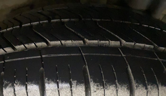 2014 Hyundai Grand i10 ASTA 1.1 CRDI (O), Diesel, Manual, 81,419 km, Left Rear Tyre Tread