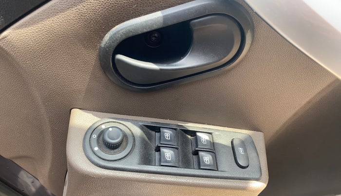 2018 Renault Duster RXS PETROL, Petrol, Manual, 36,054 km, Driver Side Door Panels Control