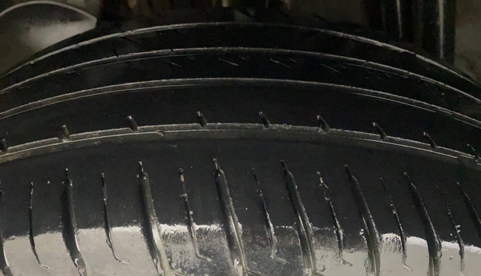 2018 Renault Duster RXS PETROL, Petrol, Manual, 36,054 km, Right Rear Tyre Tread